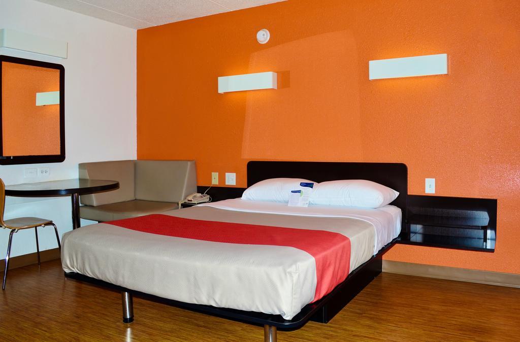 Motel 6 Boston South - Braintree Exterior photo