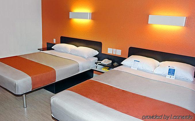 Motel 6 Boston South - Braintree Exterior photo
