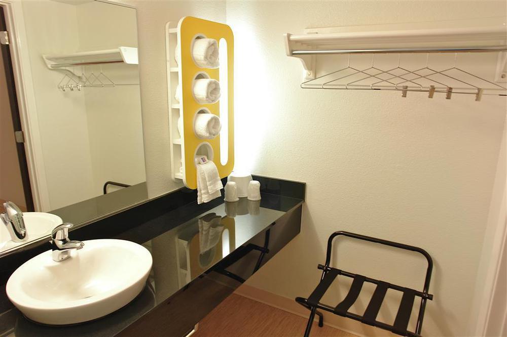 Motel 6 Boston South - Braintree Room photo